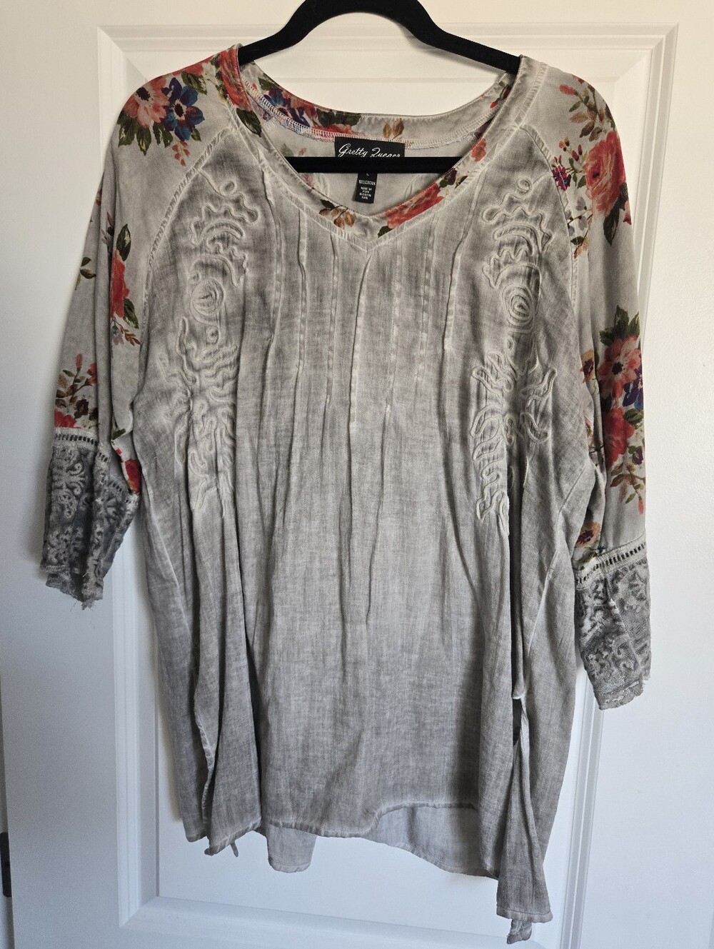 Gretty Zueger Gray Floral Top Size L